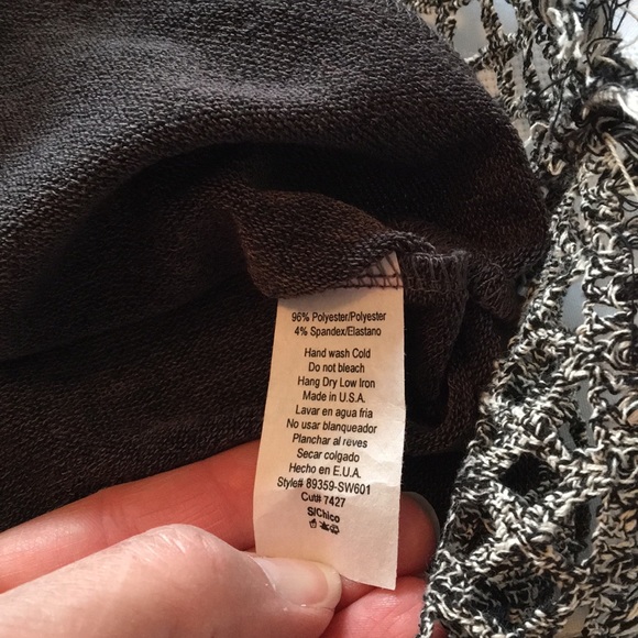 🎄 2/$20 SALE!! A definite ‘Must Have’ fringe top - Picture 4 of 4